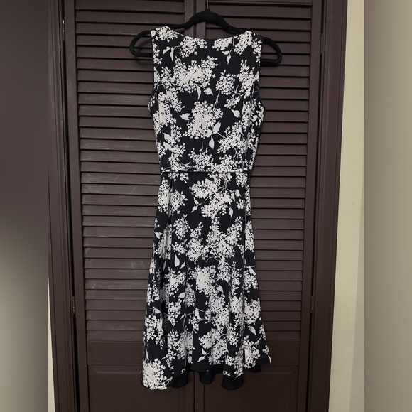 Ann Taylor Floral Black and White Dress Size 8 - Picture 2 of 6
